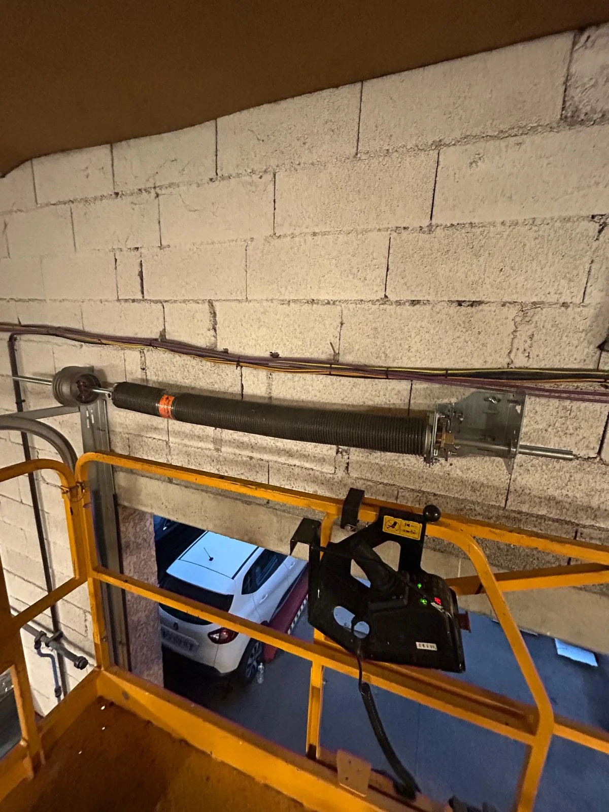 Installation professionnelle porte sectionnelle avec securites