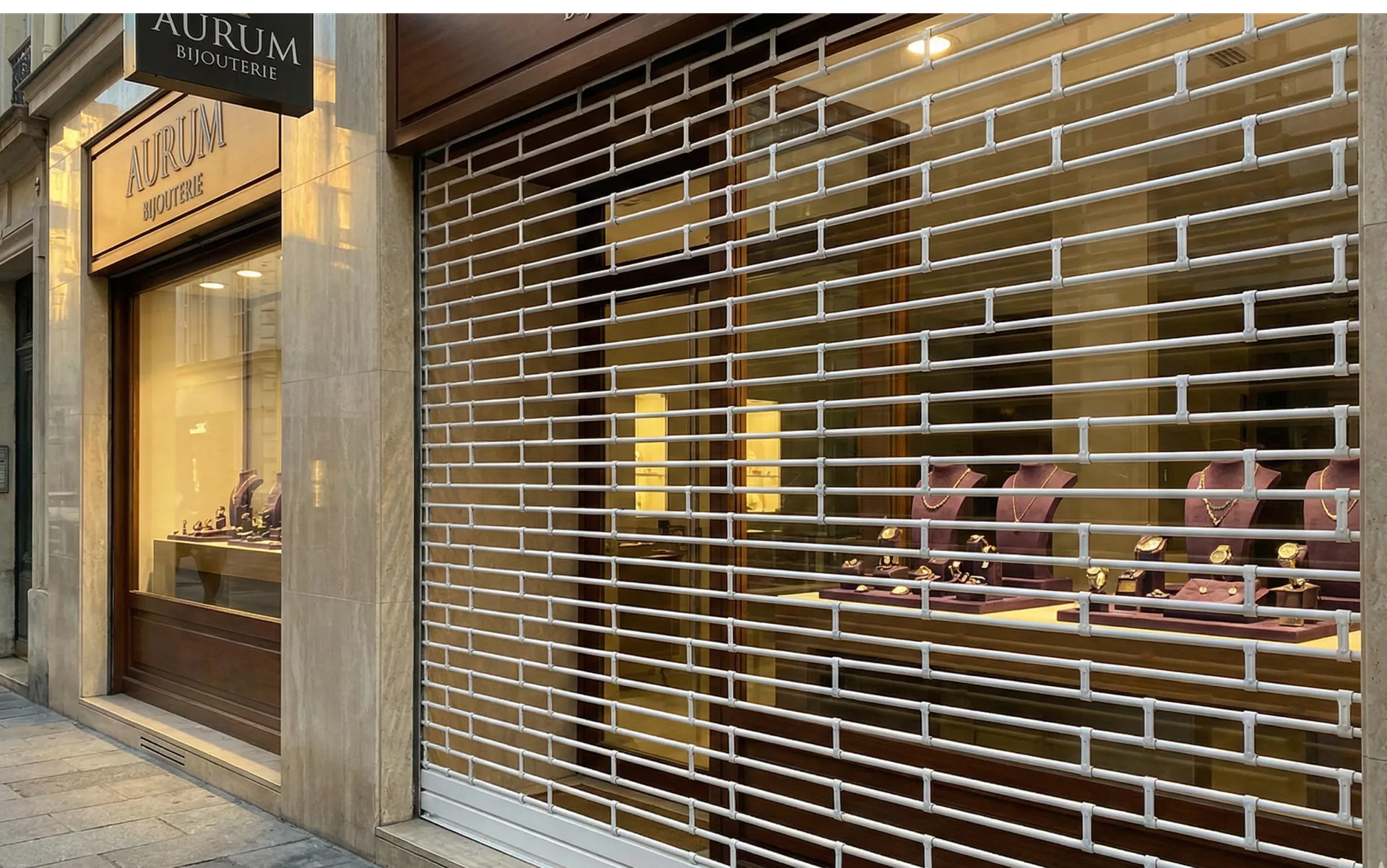 Coffre compact et discret - porte enroulable Paris